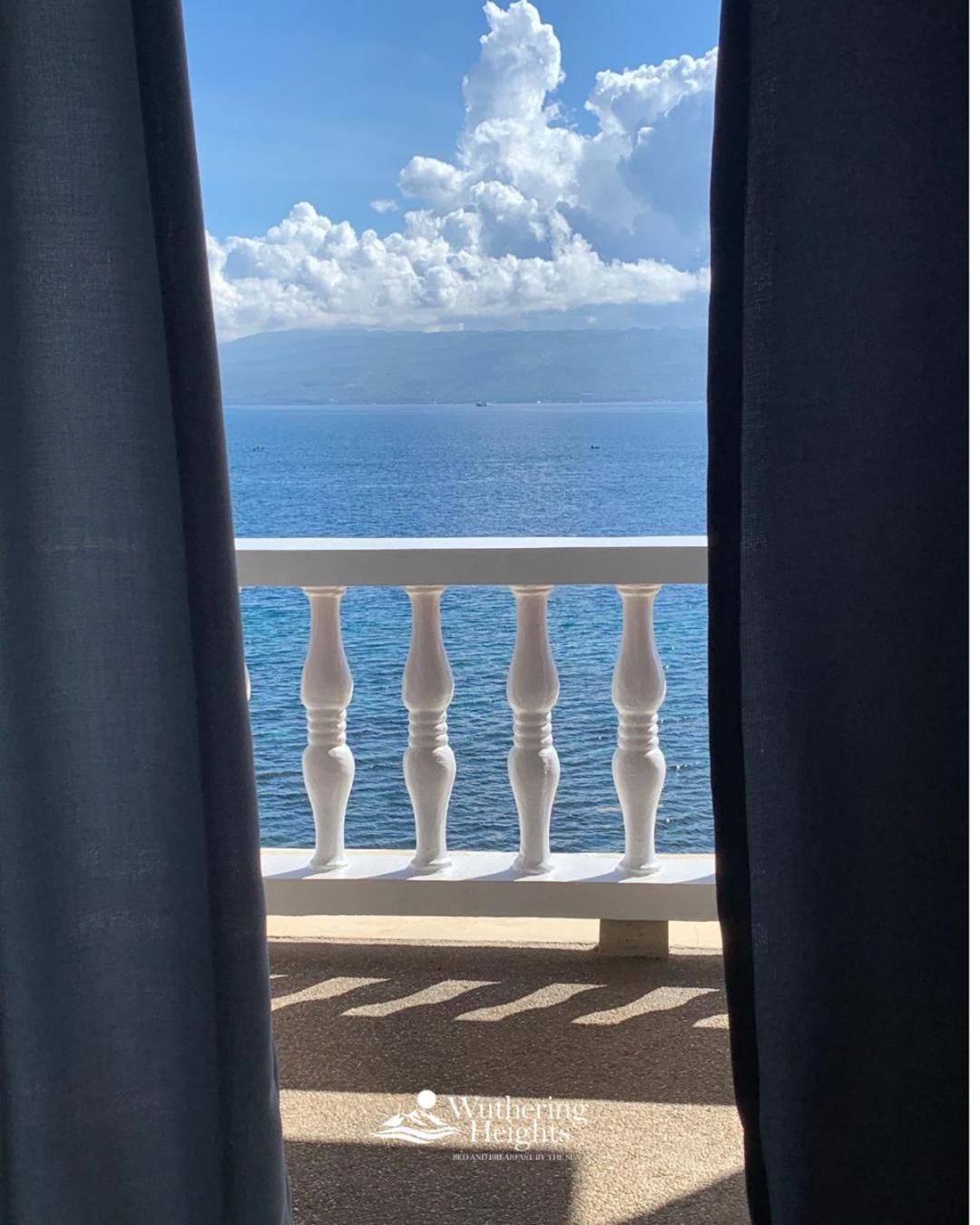 Wuthering Heights Bed & Breakfast By The Sea Dumaguete City Eksteriør bilde